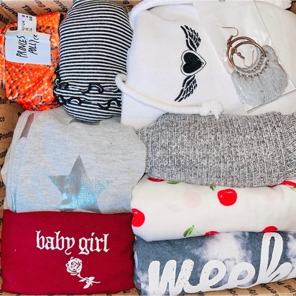 10 Piece Mystery Box - Picture 3 of 3